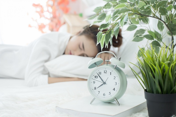 Does sleeping earlier help growth?